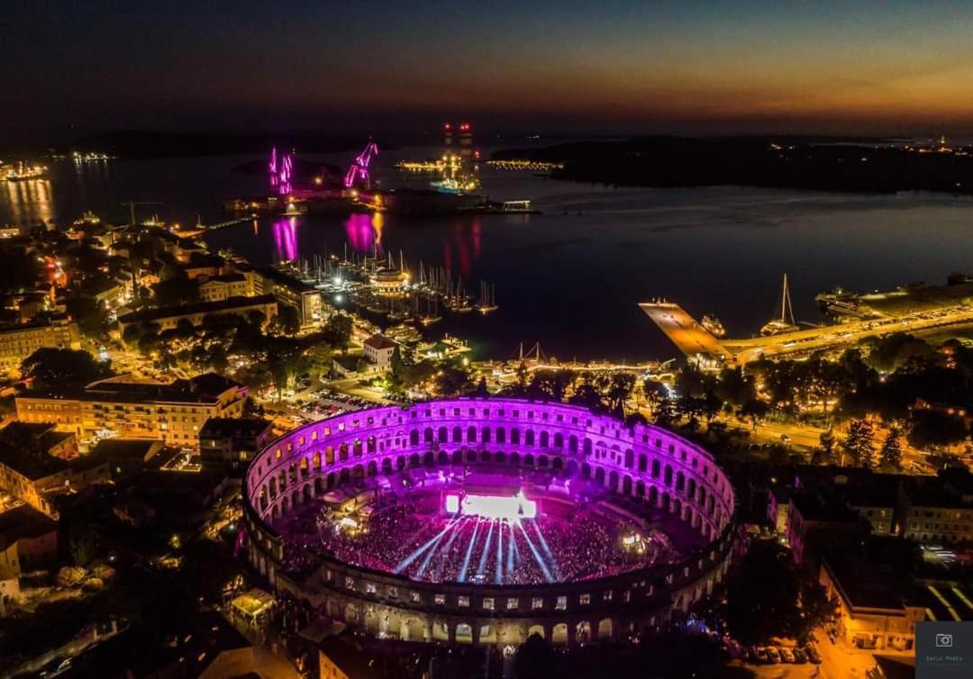 Studio Apartment City With Free Parking Pula Exterior foto