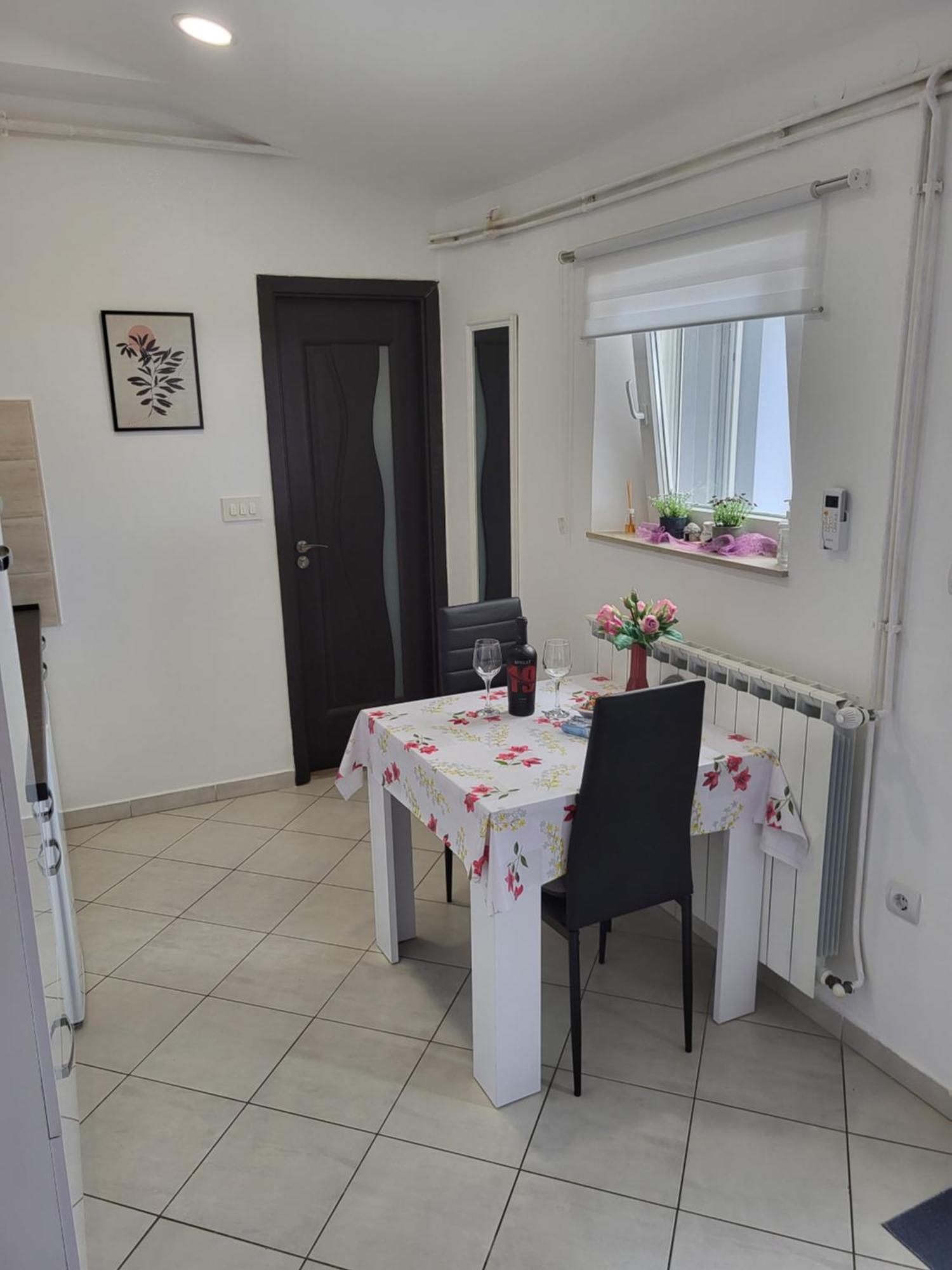 Studio Apartment City With Free Parking Pula Exterior foto