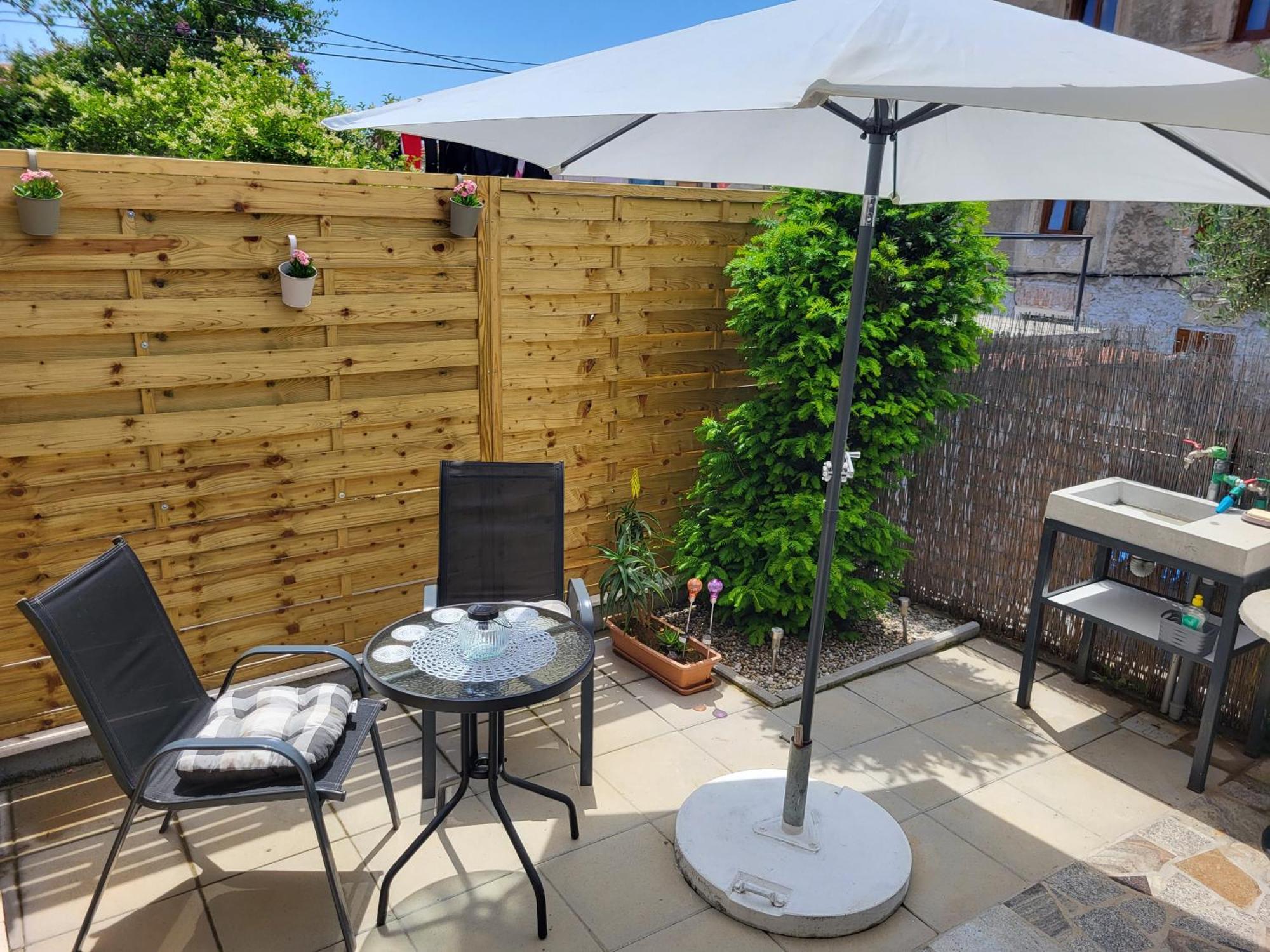 Studio Apartment City With Free Parking Pula Exterior foto
